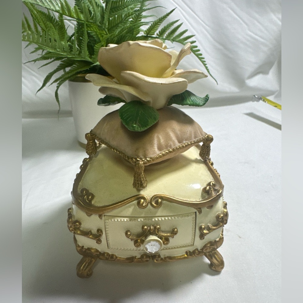 Schmid Vintage Jewelry Box with Rotating Porcelain Rose “Endless Love”song